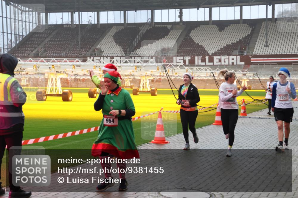 07.12.2025 - St. Pauli X-Mass-Run No. 15 Luisa Fischer http://msf.ph/oto/9381455 07.12.2025 10:11:09 Ziel 964, 4507, 57, 550, 962, 964, 979, 983, 1148, 1149, 1150, 1399, 1426, 1571, 1768, 1929, 1935, 2083, 2087, 2530, 4358, 4507, 4885 meine-sportfotos.de