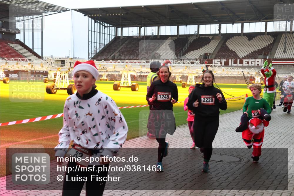 07.12.2025 - St. Pauli X-Mass-Run No. 15 Luisa Fischer http://msf.ph/oto/9381463 07.12.2025 10:45:43 Ziel 5, 82, 1245, 293, 2220, 235, 82, 86, 401, 430, 467, 631, 636, 791, 793, 1096, 1245, 1415, 1419, 1546, 1823, 2058, 2086, 2158, 2220, 2355, 2356, 2524, 2525, 2535, 2926, 2934, 3350, 4860, 4876 meine-sportfotos.de