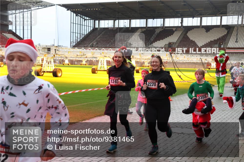07.12.2025 - St. Pauli X-Mass-Run No. 15 Luisa Fischer http://msf.ph/oto/9381465 07.12.2025 10:45:43 Ziel 5, 2, 1245, 1934, 2220, 2355, 82, 86, 401, 430, 467, 631, 636, 791, 793, 1096, 1245, 1415, 1419, 1546, 1823, 2058, 2086, 2158, 2220, 2355, 2356, 2524, 2525, 2535, 2926, 2934, 3350, 4860, 4876 meine-sportfotos.de
