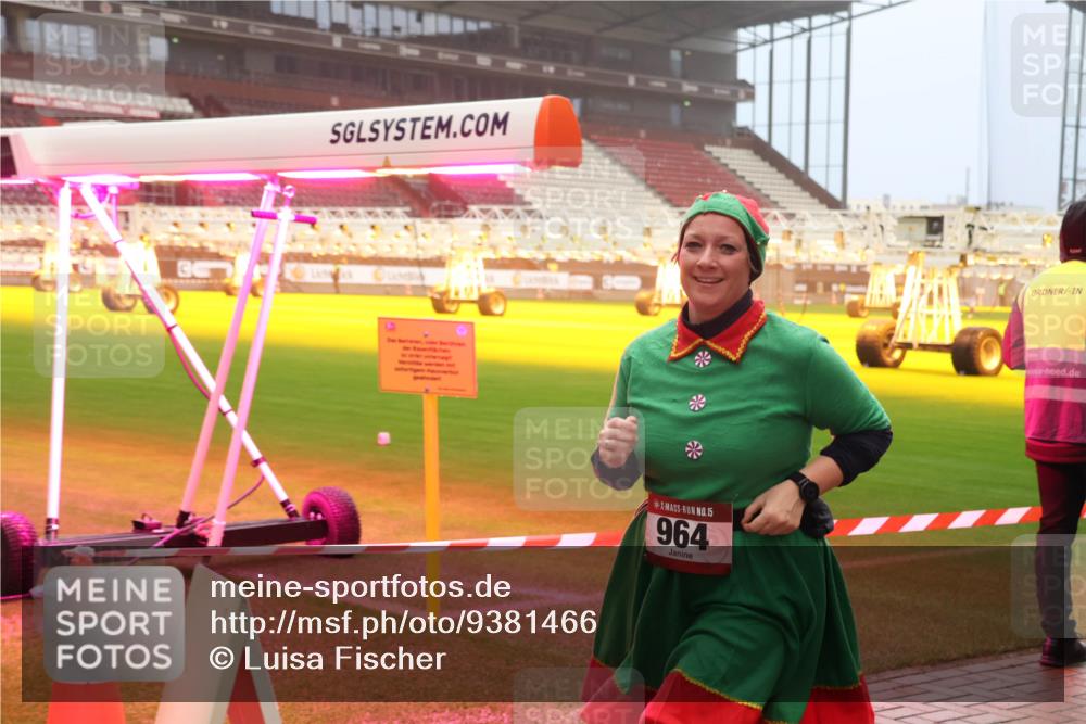 07.12.2025 - St. Pauli X-Mass-Run No. 15 Luisa Fischer http://msf.ph/oto/9381466 07.12.2025 10:11:11 Ziel 30, 15, 964, 57, 550, 964, 979, 983, 1148, 1149, 1150, 1426, 1571, 1768, 1929, 1935, 2083, 2087, 2530, 4885 meine-sportfotos.de
