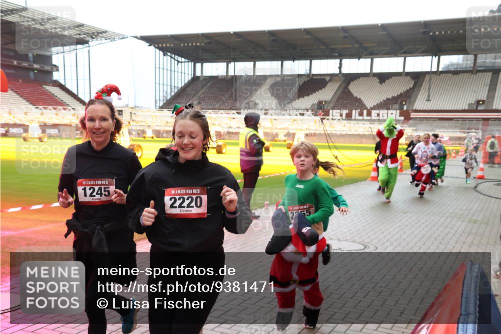 07.12.2025 - St. Pauli X-Mass-Run No. 15 Luisa Fischer http://msf.ph/oto/9381471 07.12.2025 10:45:44 Ziel 15, 1245, 15, 2220, 2255, 82, 86, 401, 430, 467, 631, 636, 791, 793, 1096, 1245, 1415, 1419, 1546, 1823, 2058, 2086, 2158, 2220, 2355, 2356, 2524, 2525, 2535, 2926, 2934, 3350, 4860, 4876 meine-sportfotos.de