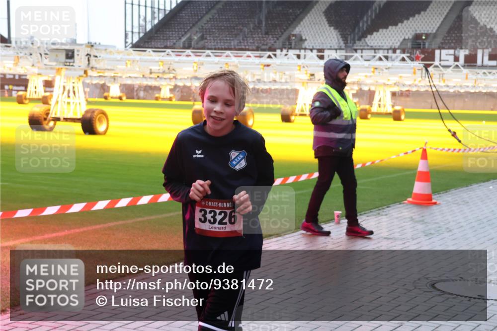 07.12.2025 - St. Pauli X-Mass-Run No. 15 Luisa Fischer http://msf.ph/oto/9381472 07.12.2025 11:17:15 Ziel 3326, 1017, 1350 meine-sportfotos.de