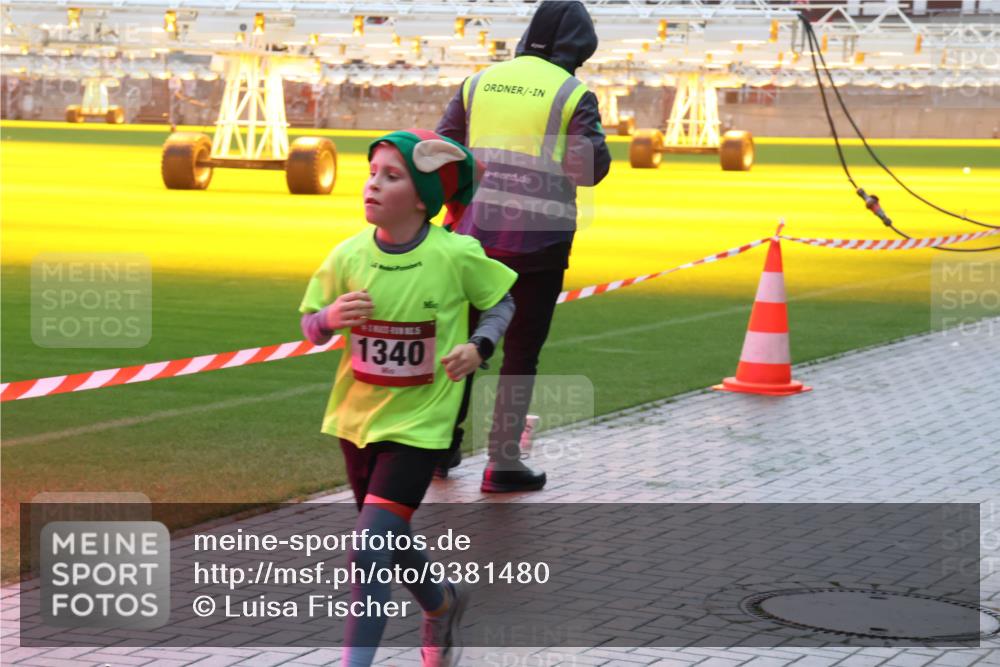 07.12.2025 - St. Pauli X-Mass-Run No. 15 Luisa Fischer http://msf.ph/oto/9381480 07.12.2025 11:17:37 Ziel 1340, 551, 1122, 1125, 1127, 1130, 1340, 1529, 1531, 1686, 2477, 2766, 2846, 2849 meine-sportfotos.de
