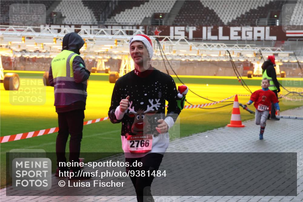 07.12.2025 - St. Pauli X-Mass-Run No. 15 Luisa Fischer http://msf.ph/oto/9381484 07.12.2025 11:17:38 Ziel 15, 2766, 153, 551, 1122, 1125, 1127, 1130, 1340, 1529, 1531, 1686, 2477, 2766, 2846, 2849 meine-sportfotos.de
