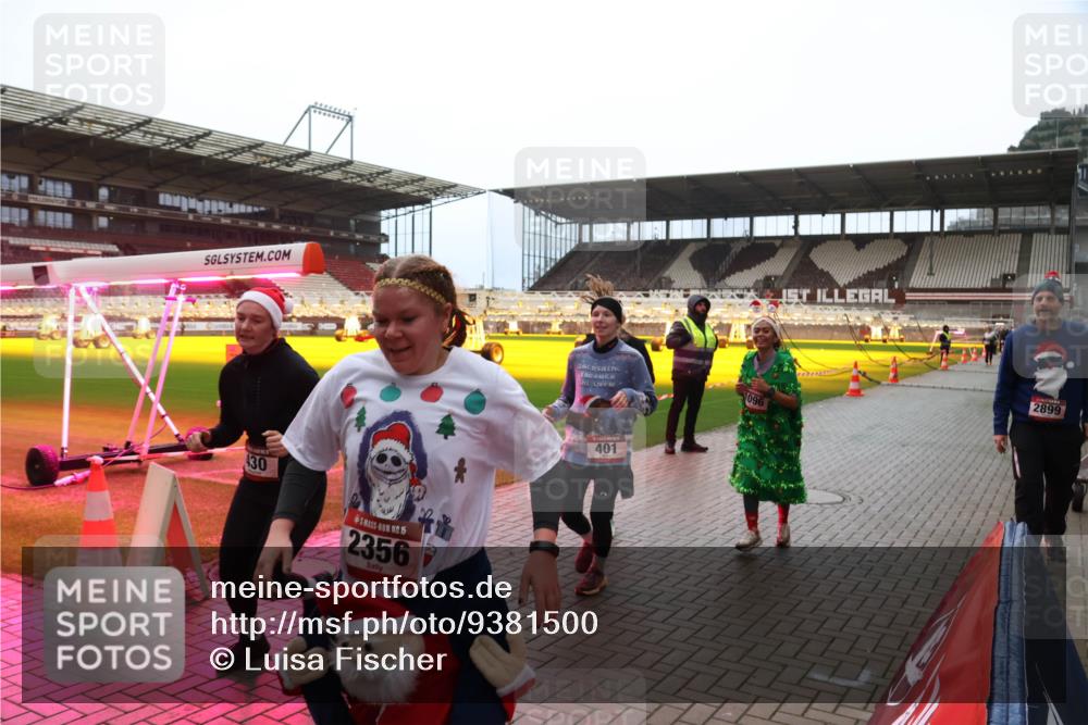 07.12.2025 - St. Pauli X-Mass-Run No. 15 Luisa Fischer http://msf.ph/oto/9381500 07.12.2025 10:45:49 Ziel 30, 15, 2356, 096, 401, 2899, 82, 401, 430, 467, 631, 636, 791, 793, 1096, 1245, 1415, 1419, 1546, 1823, 2086, 2158, 2220, 2355, 2356, 2524, 2525, 2535, 2926, 2934, 3350, 3835, 3838, 4854, 4860, 4876 meine-sportfotos.de