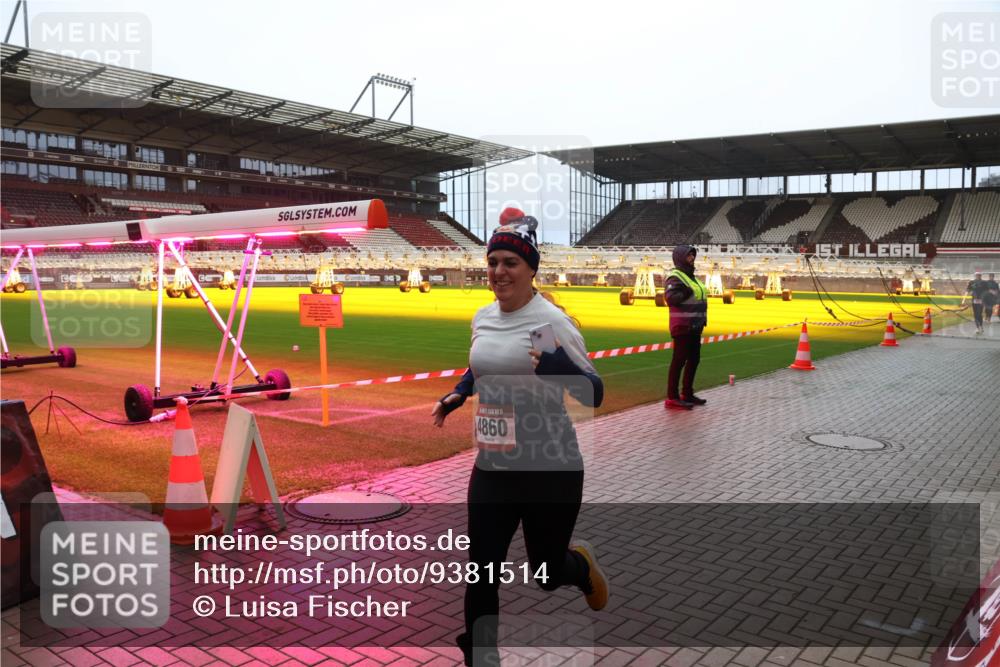 07.12.2025 - St. Pauli X-Mass-Run No. 15 Luisa Fischer http://msf.ph/oto/9381514 07.12.2025 10:46:02 Ziel 4860, 82, 401, 430, 467, 631, 636, 1041, 1096, 1245, 1715, 1823, 2076, 2079, 2080, 2086, 2089, 2158, 2218, 2220, 2324, 2326, 2355, 2356, 2524, 2525, 2535, 2926, 2934, 3350, 3835, 3838, 4616, 4619, 4620, 4762, 4854, 4860 meine-sportfotos.de