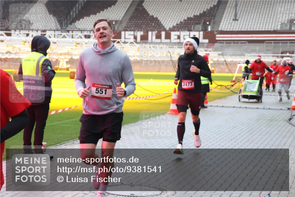 07.12.2025 - St. Pauli X-Mass-Run No. 15 Luisa Fischer http://msf.ph/oto/9381541 07.12.2025 11:17:45 Ziel 551, 2477, 551, 845, 1122, 1125, 1127, 1130, 1340, 1529, 1531, 1686, 2477, 2766, 2846, 2849 meine-sportfotos.de