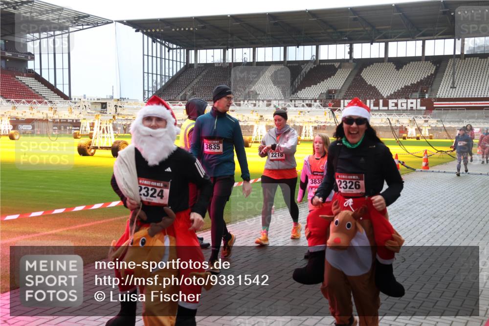 07.12.2025 - St. Pauli X-Mass-Run No. 15 Luisa Fischer http://msf.ph/oto/9381542 07.12.2025 10:46:15 Ziel 2324, 3835, 2218, 3838, 2326, 4611, 162, 178, 183, 401, 430, 467, 908, 1041, 1094, 1096, 1715, 1823, 1955, 2076, 2079, 2080, 2089, 2218, 2324, 2326, 2334, 2355, 2356, 2423, 2535, 2733, 2734, 2926, 2934, 3835, 3838, 4616, 4619, 4620, 4762, 4854, 4860 meine-sportfotos.de