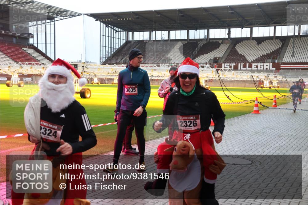 07.12.2025 - St. Pauli X-Mass-Run No. 15 Luisa Fischer http://msf.ph/oto/9381546 07.12.2025 10:46:16 Ziel 3335, 5, 324, 3835, 15, 2326, 162, 178, 183, 401, 430, 467, 908, 1041, 1094, 1096, 1715, 1823, 1955, 2076, 2079, 2080, 2089, 2218, 2324, 2326, 2334, 2355, 2356, 2423, 2535, 2733, 2734, 2926, 3835, 3838, 4616, 4619, 4620, 4762, 4854, 4860 meine-sportfotos.de