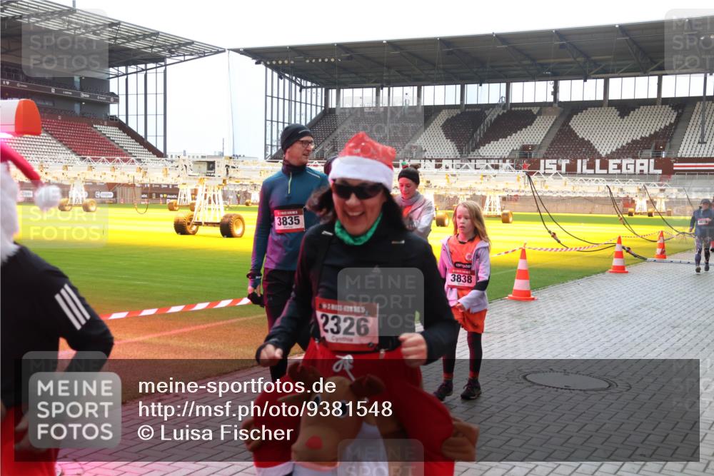 07.12.2025 - St. Pauli X-Mass-Run No. 15 Luisa Fischer http://msf.ph/oto/9381548 07.12.2025 10:46:16 Ziel 3835, 2326, 3838, 461, 162, 178, 183, 401, 430, 467, 908, 1041, 1094, 1096, 1715, 1823, 1955, 2076, 2079, 2080, 2089, 2218, 2324, 2326, 2334, 2355, 2356, 2423, 2535, 2733, 2734, 2926, 3835, 3838, 4616, 4619, 4620, 4762, 4854, 4860 meine-sportfotos.de