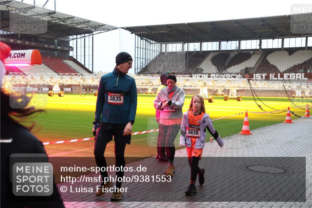 07.12.2025 - St. Pauli X-Mass-Run No. 15 Luisa Fischer http://msf.ph/oto/9381553 07.12.2025 10:46:17 Ziel 1, 5, 3835, 2218, 3838, 162, 178, 183, 430, 467, 908, 1041, 1094, 1096, 1715, 1823, 1955, 2076, 2079, 2080, 2089, 2218, 2324, 2326, 2334, 2423, 2535, 2733, 2734, 3835, 3838, 4616, 4619, 4620, 4762, 4854, 4860 meine-sportfotos.de