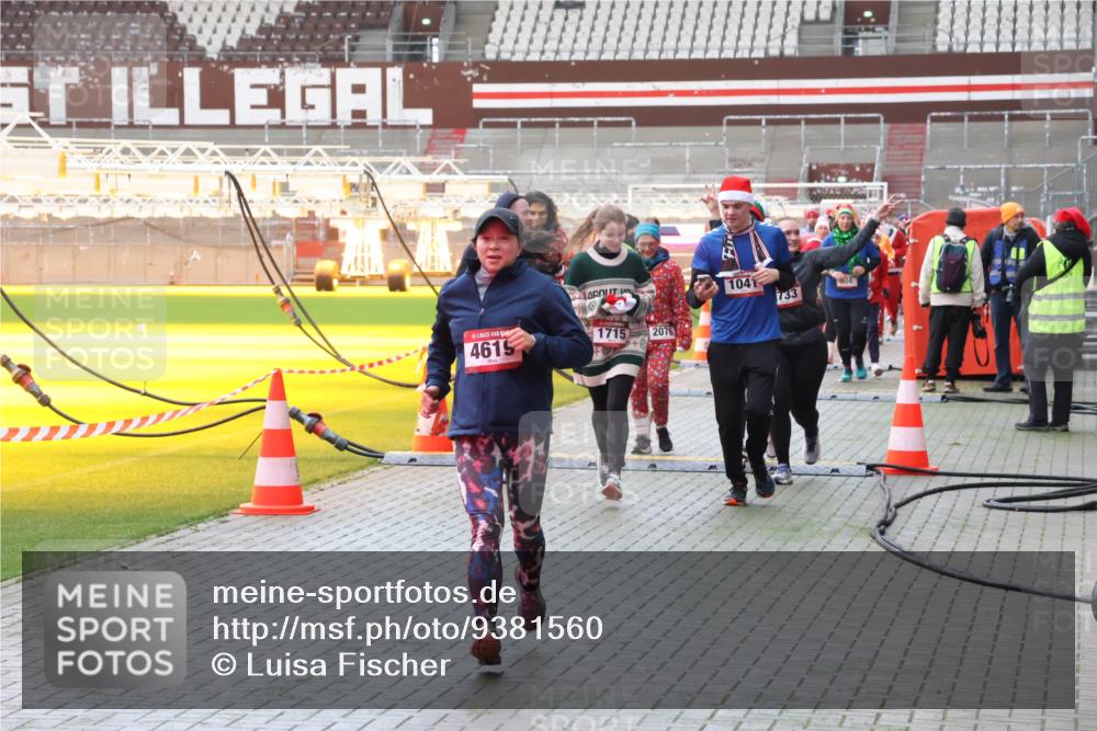07.12.2025 - St. Pauli X-Mass-Run No. 15 Luisa Fischer http://msf.ph/oto/9381560 07.12.2025 10:46:19 Ziel 4619, 1715, 2076, 1041, 733, 08, 38, 41, 162, 178, 183, 908, 1041, 1094, 1715, 1823, 1955, 2076, 2079, 2080, 2089, 2216, 2218, 2324, 2326, 2334, 2423, 2535, 2574, 2733, 2734, 3835, 3838, 4616, 4619, 4620, 4762, 4854, 4860 meine-sportfotos.de