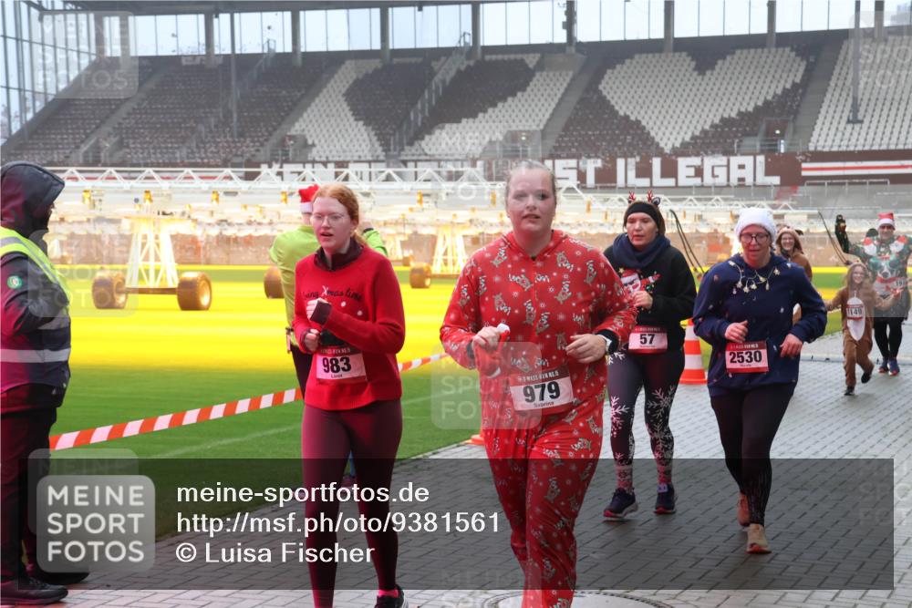 07.12.2025 - St. Pauli X-Mass-Run No. 15 Luisa Fischer http://msf.ph/oto/9381561 07.12.2025 10:11:29 Ziel 15, 983, 15, 979, 57, 2530, 1149, 57, 979, 983, 1148, 1149, 1150, 1426, 1768, 1929, 1935, 1969, 2530, 3354, 3815, 4499, 4525, 4661, 4885 meine-sportfotos.de