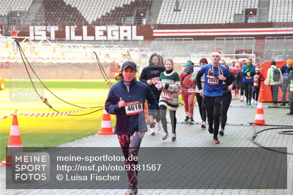 07.12.2025 - St. Pauli X-Mass-Run No. 15 Luisa Fischer http://msf.ph/oto/9381567 07.12.2025 10:46:20 Ziel 273, 5, 4619, 1715, 2076, 40, 1041, 38, 41, 162, 178, 183, 908, 1041, 1094, 1715, 1823, 1955, 2076, 2079, 2080, 2089, 2216, 2218, 2324, 2326, 2334, 2423, 2574, 2733, 2734, 3835, 3838, 4616, 4619, 4620, 4762, 4854, 4860 meine-sportfotos.de