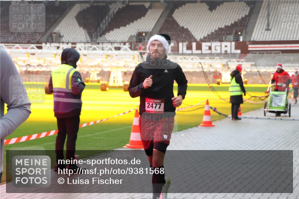 07.12.2025 - St. Pauli X-Mass-Run No. 15 Luisa Fischer http://msf.ph/oto/9381568 07.12.2025 11:17:46 Ziel 2477, 551, 845, 1122, 1125, 1127, 1130, 1340, 1529, 1531, 1686, 2477, 2766, 2846, 2849 meine-sportfotos.de