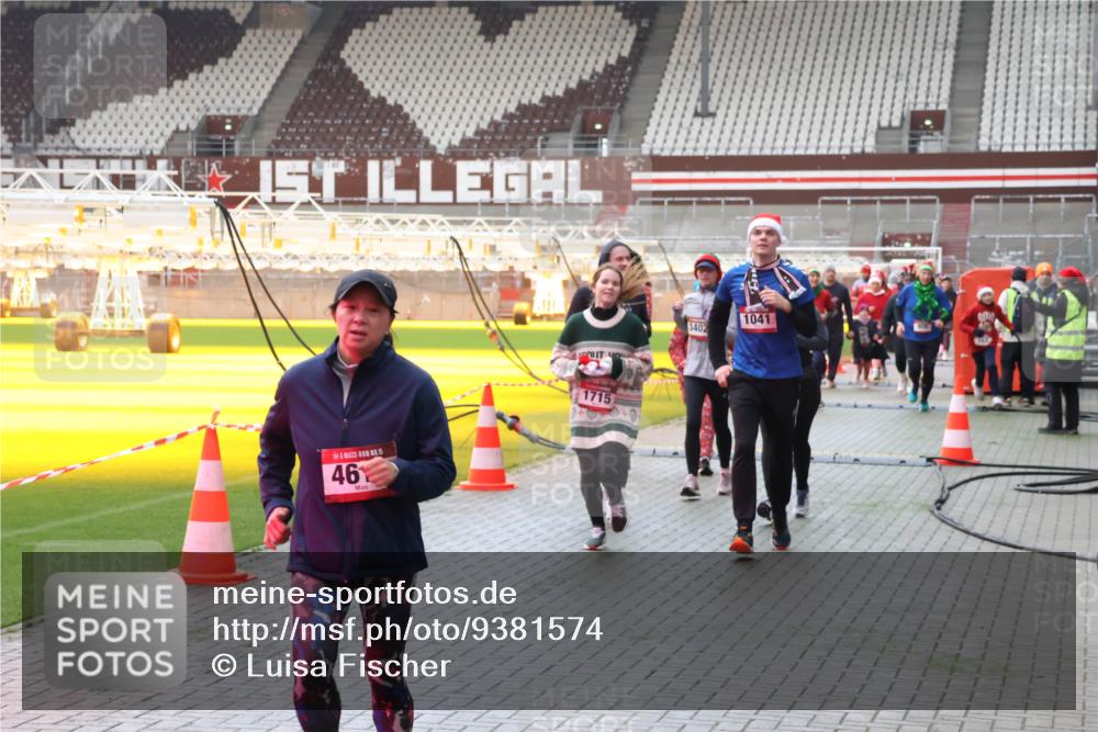 07.12.2025 - St. Pauli X-Mass-Run No. 15 Luisa Fischer http://msf.ph/oto/9381574 07.12.2025 10:46:21 Ziel 5, 46, 1715, 3402, 1041, 38, 41, 162, 178, 183, 908, 1041, 1094, 1715, 1823, 1955, 2076, 2079, 2080, 2082, 2089, 2216, 2218, 2324, 2326, 2334, 2423, 2574, 2733, 2734, 3835, 3838, 4616, 4619, 4620, 4762, 4854, 4860 meine-sportfotos.de