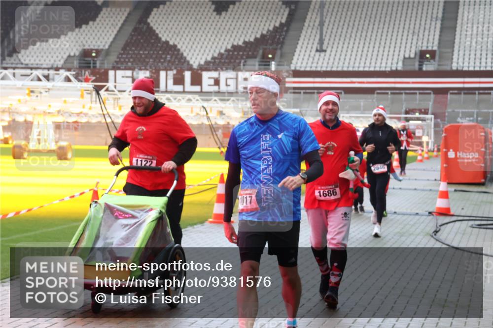 07.12.2025 - St. Pauli X-Mass-Run No. 15 Luisa Fischer http://msf.ph/oto/9381576 07.12.2025 11:17:53 Ziel 15, 1122, 1017, 1686, 2846, 551, 845, 1122, 1125, 1127, 1130, 1340, 1529, 1531, 1686, 2477, 2766, 2846, 2849 meine-sportfotos.de
