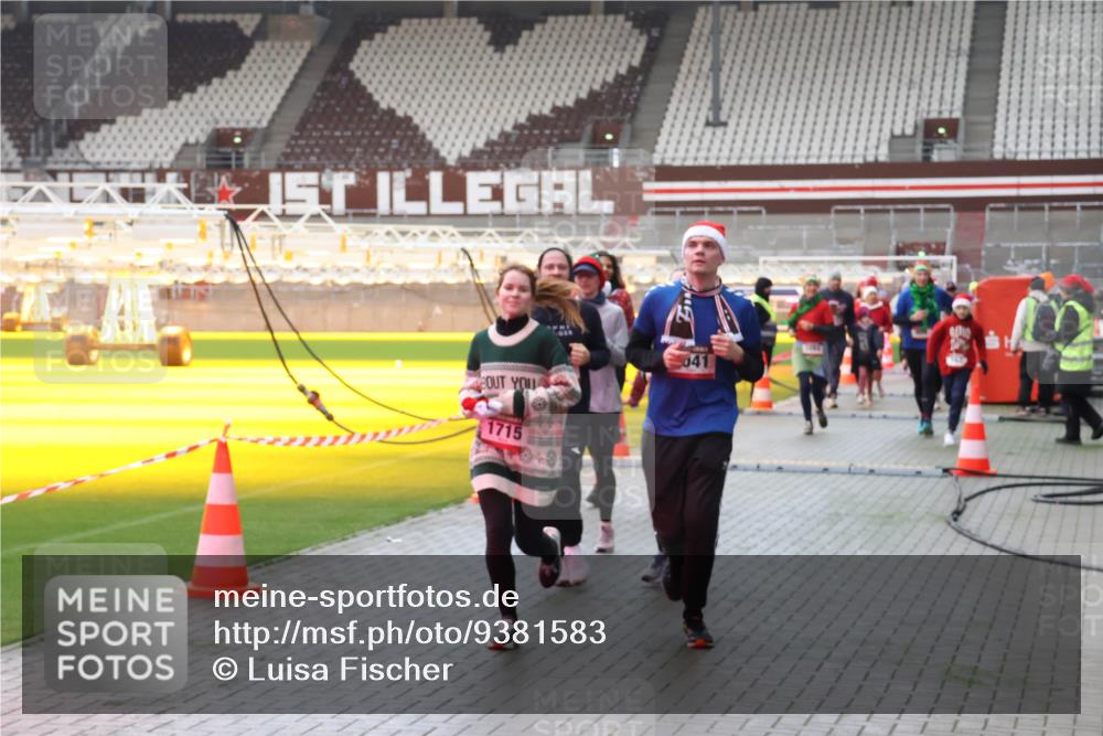 07.12.2025 - St. Pauli X-Mass-Run No. 15 Luisa Fischer http://msf.ph/oto/9381583 07.12.2025 10:46:22 Ziel 1715, 6843, 041, 38, 41, 162, 168, 178, 183, 908, 1041, 1094, 1715, 1823, 1955, 2076, 2079, 2080, 2082, 2089, 2216, 2218, 2324, 2326, 2334, 2423, 2574, 2733, 2734, 3835, 3838, 4616, 4619, 4620, 4762, 4854, 4860 meine-sportfotos.de
