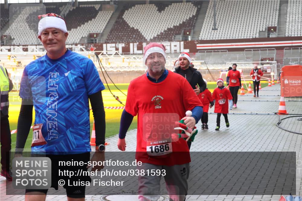 07.12.2025 - St. Pauli X-Mass-Run No. 15 Luisa Fischer http://msf.ph/oto/9381593 07.12.2025 11:17:56 Ziel 117, 15, 1686, 1130, 1125, 551, 845, 1122, 1125, 1127, 1130, 1340, 1529, 1531, 1686, 2477, 2766, 2846, 2849, 2915 meine-sportfotos.de