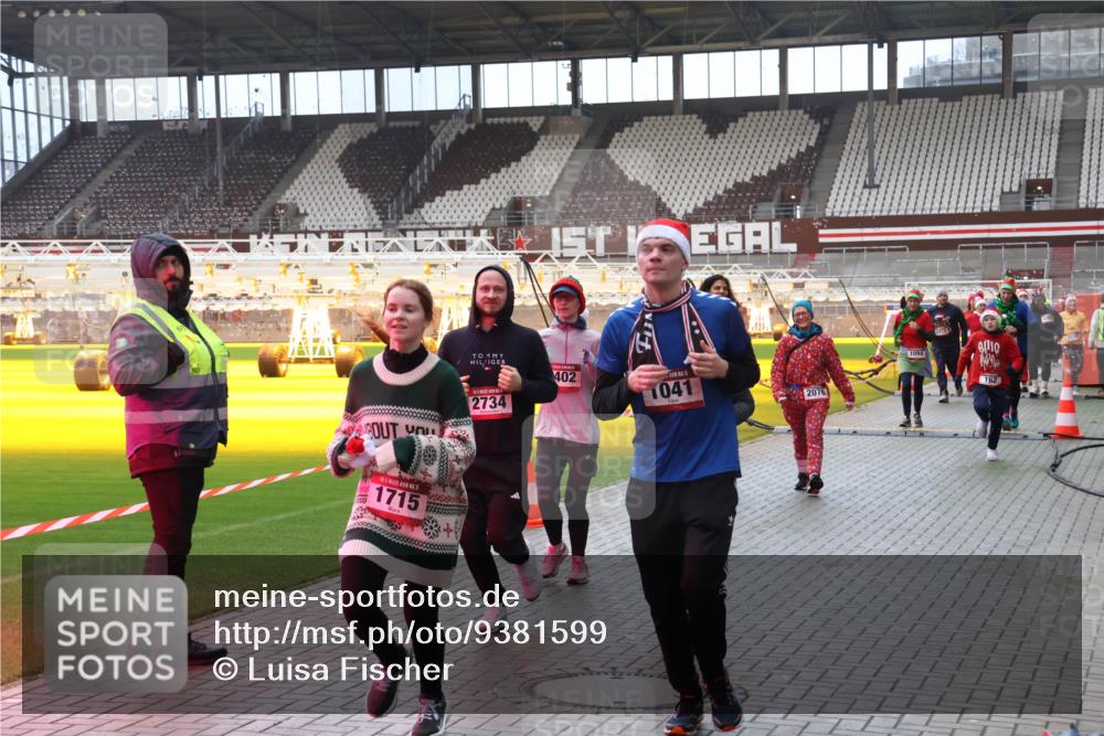 07.12.2025 - St. Pauli X-Mass-Run No. 15 Luisa Fischer http://msf.ph/oto/9381599 07.12.2025 10:46:24 Ziel 1, 2734, 402, 1041, 1, 5, 1715, 2076, 1094, 162, 38, 41, 153, 162, 168, 178, 183, 908, 1041, 1094, 1715, 1823, 1955, 2076, 2079, 2080, 2082, 2089, 2216, 2218, 2324, 2326, 2334, 2423, 2574, 2733, 2734, 3835, 3838, 4616, 4619, 4620, 4762, 4854, 4860 meine-sportfotos.de