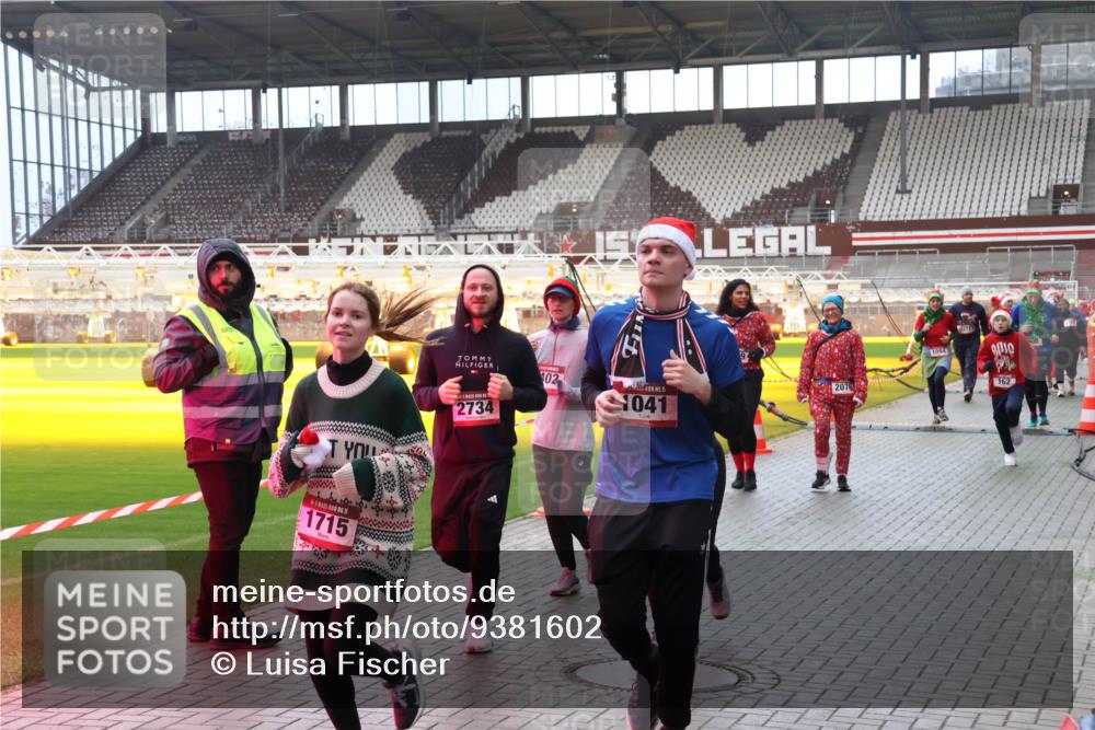 07.12.2025 - St. Pauli X-Mass-Run No. 15 Luisa Fischer http://msf.ph/oto/9381602 07.12.2025 10:46:24 Ziel 15, 2734, 102, 15, 1715, 2076, 1041, 1094, 162, 38, 41, 153, 162, 168, 178, 183, 908, 1041, 1094, 1715, 1823, 1955, 2076, 2079, 2080, 2082, 2089, 2216, 2218, 2324, 2326, 2334, 2423, 2574, 2733, 2734, 3835, 3838, 4616, 4619, 4620, 4762, 4854, 4860 meine-sportfotos.de