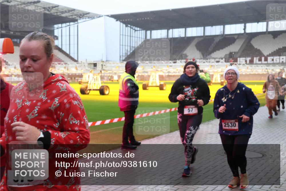07.12.2025 - St. Pauli X-Mass-Run No. 15 Luisa Fischer http://msf.ph/oto/9381610 07.12.2025 10:11:31 Ziel 979, 57, 2530, 57, 979, 983, 1148, 1149, 1150, 1426, 1768, 1929, 1935, 1969, 2530, 3354, 3815, 4499, 4525, 4659, 4661, 4885 meine-sportfotos.de