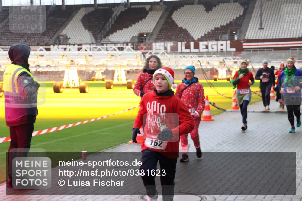 07.12.2025 - St. Pauli X-Mass-Run No. 15 Luisa Fischer http://msf.ph/oto/9381623 07.12.2025 10:46:27 Ziel 20, 162, 1094, 38, 41, 153, 162, 168, 178, 183, 908, 914, 917, 1041, 1094, 1715, 1823, 1955, 2076, 2079, 2080, 2082, 2089, 2216, 2218, 2303, 2306, 2324, 2326, 2334, 2423, 2574, 2733, 2734, 3835, 3838, 4589, 4616, 4619, 4620, 4762, 4854, 4860 meine-sportfotos.de