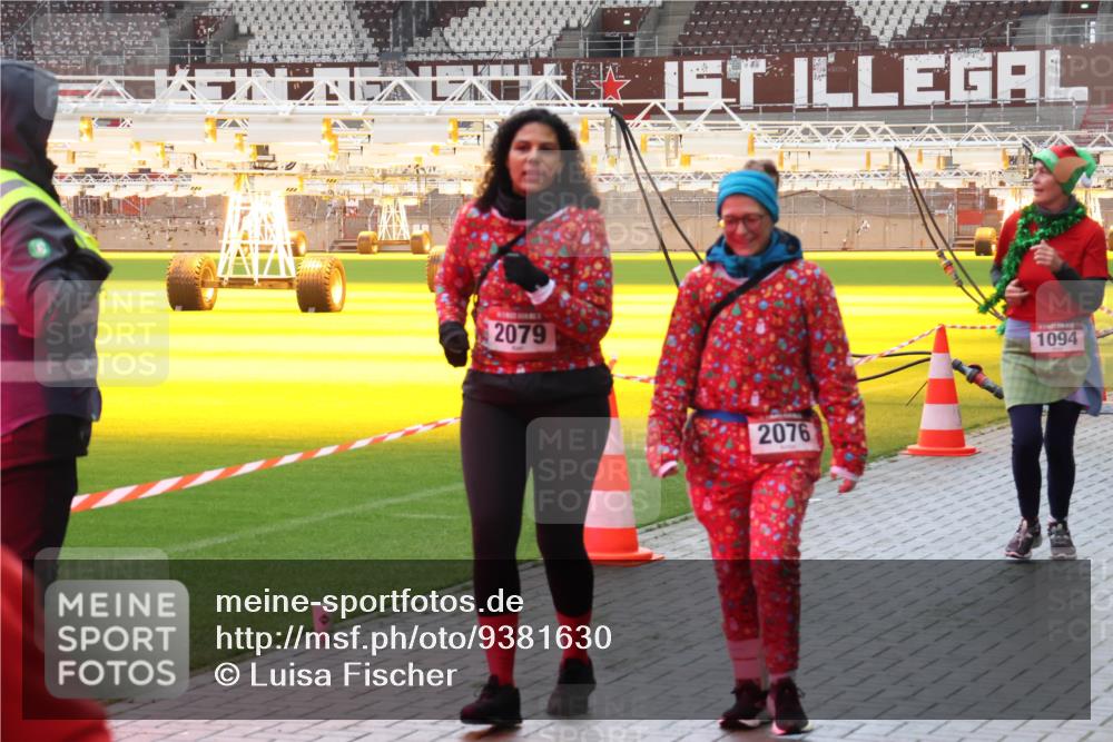 07.12.2025 - St. Pauli X-Mass-Run No. 15 Luisa Fischer http://msf.ph/oto/9381630 07.12.2025 10:46:28 Ziel 2079, 2076, 1094, 38, 41, 153, 162, 168, 178, 183, 908, 914, 917, 1041, 1094, 1715, 1823, 1955, 2076, 2079, 2080, 2082, 2089, 2216, 2218, 2303, 2306, 2324, 2326, 2334, 2423, 2574, 2733, 2734, 3835, 3838, 4589, 4616, 4619, 4620, 4762, 4854, 4860 meine-sportfotos.de