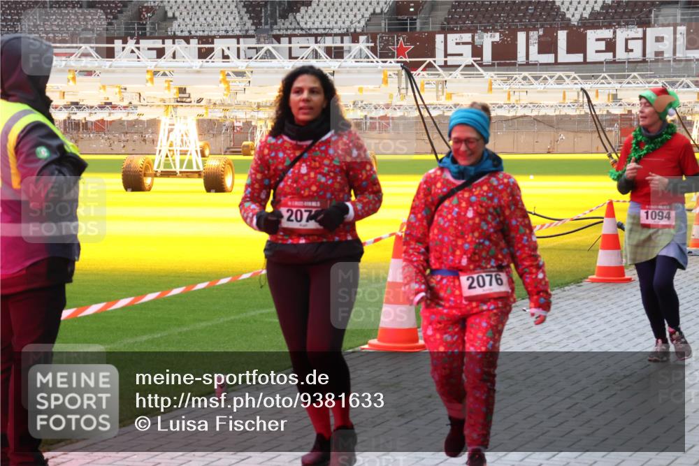 07.12.2025 - St. Pauli X-Mass-Run No. 15 Luisa Fischer http://msf.ph/oto/9381633 07.12.2025 10:46:29 Ziel 207, 2076, 1094, 38, 41, 153, 162, 168, 178, 183, 908, 914, 917, 1040, 1041, 1094, 1715, 1823, 1955, 2076, 2079, 2080, 2082, 2089, 2216, 2218, 2303, 2306, 2324, 2326, 2334, 2423, 2574, 2733, 2734, 2960, 3835, 3838, 4589, 4616, 4619, 4620, 4762, 4854 meine-sportfotos.de