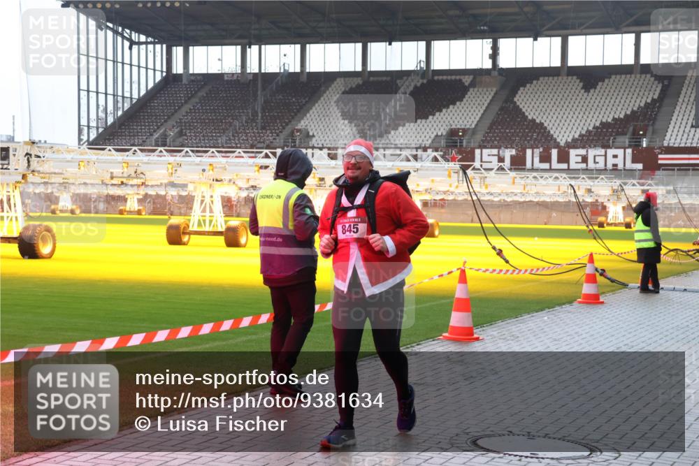 07.12.2025 - St. Pauli X-Mass-Run No. 15 Luisa Fischer http://msf.ph/oto/9381634 07.12.2025 11:18:11 Ziel 845, 551, 845, 1122, 1125, 1127, 1130, 1529, 1686, 2477, 2766, 2846, 2849, 2915, 3221, 4627 meine-sportfotos.de