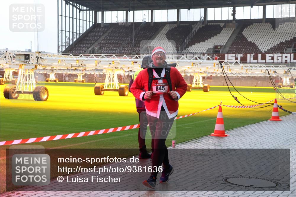 07.12.2025 - St. Pauli X-Mass-Run No. 15 Luisa Fischer http://msf.ph/oto/9381636 07.12.2025 11:18:11 Ziel 845, 551, 845, 1122, 1125, 1127, 1130, 1529, 1686, 2477, 2766, 2846, 2849, 2915, 3221, 4627 meine-sportfotos.de