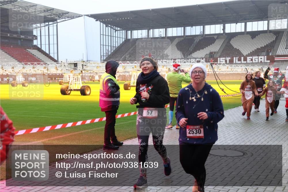 07.12.2025 - St. Pauli X-Mass-Run No. 15 Luisa Fischer http://msf.ph/oto/9381639 07.12.2025 10:11:31 Ziel 57, 2530, 1148, 1929, 1149, 57, 979, 983, 1148, 1149, 1150, 1426, 1768, 1929, 1935, 1969, 2530, 3354, 3815, 4499, 4525, 4659, 4661, 4885 meine-sportfotos.de