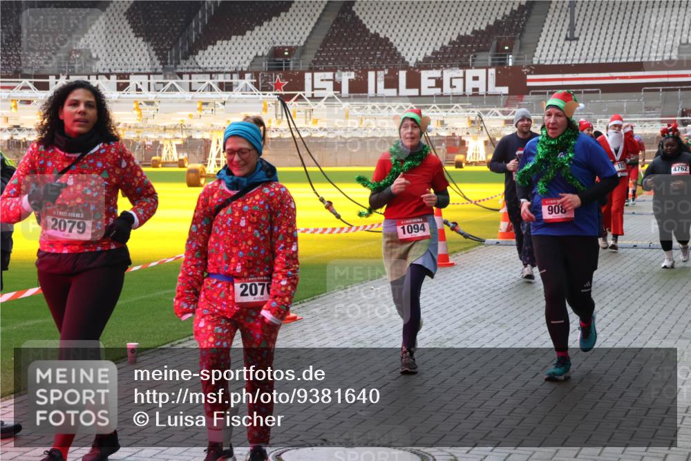 07.12.2025 - St. Pauli X-Mass-Run No. 15 Luisa Fischer http://msf.ph/oto/9381640 07.12.2025 10:46:30 Ziel 5, 2079, 2076, 1094, 908, 183, 4762, 38, 41, 153, 162, 168, 178, 183, 908, 914, 917, 1040, 1041, 1043, 1094, 1715, 1823, 1955, 2076, 2079, 2080, 2082, 2089, 2216, 2218, 2303, 2306, 2324, 2326, 2334, 2423, 2574, 2733, 2734, 2960, 3835, 3838, 4589, 4616, 4619, 4620, 4762, 4854 meine-sportfotos.de