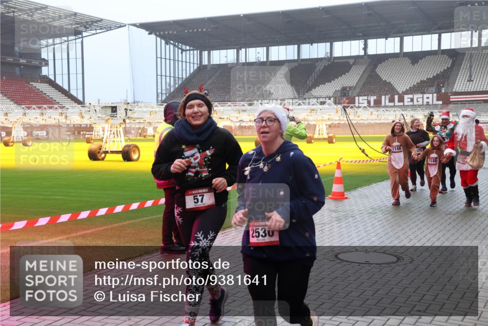 07.12.2025 - St. Pauli X-Mass-Run No. 15 Luisa Fischer http://msf.ph/oto/9381641 07.12.2025 10:11:32 Ziel 57, 2530, 1148, 29, 1150, 1149, 57, 979, 983, 1148, 1149, 1150, 1426, 1768, 1929, 1935, 1969, 2530, 3354, 3815, 4499, 4525, 4659, 4661, 4885 meine-sportfotos.de