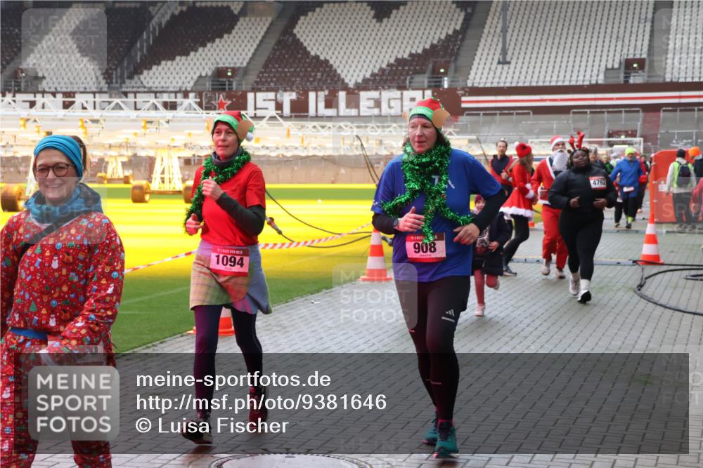 07.12.2025 - St. Pauli X-Mass-Run No. 15 Luisa Fischer http://msf.ph/oto/9381646 07.12.2025 10:46:31 Ziel 5, 1094, 908, 4762, 38, 41, 153, 162, 168, 178, 183, 641, 908, 914, 917, 1040, 1041, 1043, 1094, 1715, 1823, 1955, 2076, 2079, 2080, 2082, 2089, 2092, 2216, 2218, 2303, 2306, 2324, 2326, 2334, 2423, 2574, 2733, 2734, 2960, 3835, 3838, 4589, 4616, 4619, 4620, 4762, 4854 meine-sportfotos.de