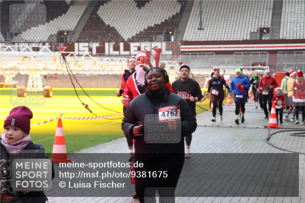 07.12.2025 - St. Pauli X-Mass-Run No. 15 Luisa Fischer http://msf.ph/oto/9381675 07.12.2025 10:46:35 Ziel 5, 4762, 2574, 38, 41, 153, 162, 168, 178, 183, 479, 485, 639, 641, 908, 914, 917, 1040, 1041, 1043, 1094, 1715, 1955, 2076, 2079, 2080, 2082, 2089, 2092, 2216, 2218, 2303, 2306, 2324, 2326, 2334, 2423, 2574, 2733, 2734, 2960, 3835, 3838, 4589, 4616, 4619, 4620, 4762 meine-sportfotos.de