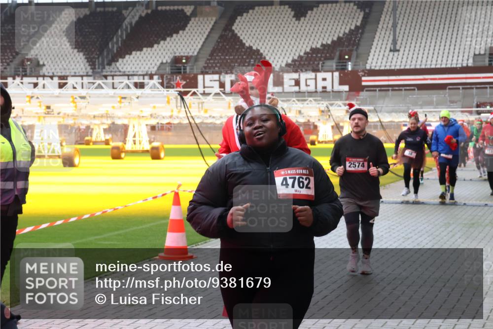07.12.2025 - St. Pauli X-Mass-Run No. 15 Luisa Fischer http://msf.ph/oto/9381679 07.12.2025 10:46:35 Ziel 5, 4762, 2574, 38, 41, 153, 162, 168, 178, 183, 479, 485, 639, 641, 908, 914, 917, 1040, 1041, 1043, 1094, 1715, 1955, 2076, 2079, 2080, 2082, 2089, 2092, 2216, 2218, 2303, 2306, 2324, 2326, 2334, 2423, 2574, 2733, 2734, 2960, 3835, 3838, 4589, 4616, 4619, 4620, 4762 meine-sportfotos.de