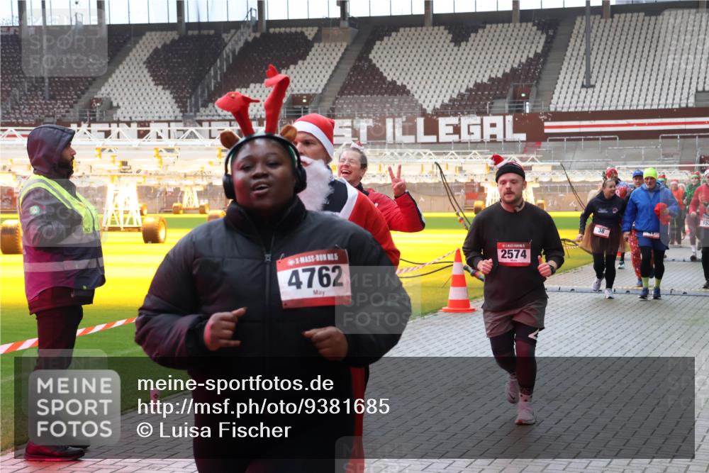 07.12.2025 - St. Pauli X-Mass-Run No. 15 Luisa Fischer http://msf.ph/oto/9381685 07.12.2025 10:46:36 Ziel 4762, 5, 2574, 38, 153, 38, 41, 153, 162, 168, 178, 183, 479, 485, 639, 641, 908, 914, 917, 1040, 1041, 1043, 1094, 1715, 1955, 2076, 2079, 2080, 2082, 2089, 2092, 2216, 2218, 2303, 2306, 2324, 2326, 2334, 2423, 2574, 2733, 2734, 2960, 3835, 3838, 4589, 4616, 4619, 4620, 4762 meine-sportfotos.de