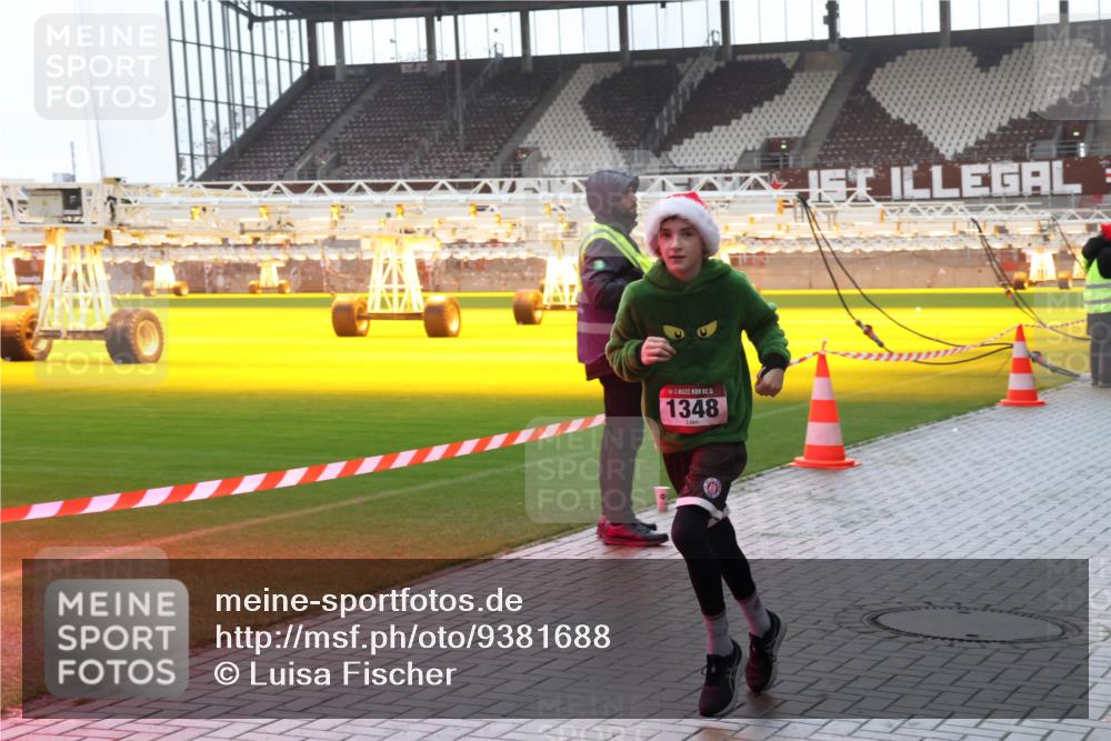 07.12.2025 - St. Pauli X-Mass-Run No. 15 Luisa Fischer http://msf.ph/oto/9381688 07.12.2025 11:18:32 Ziel 1348, 1325, 1348, 2045, 2915, 3201, 3221, 3304, 3327, 4627 meine-sportfotos.de