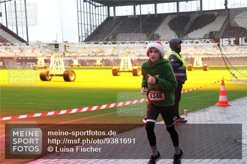 07.12.2025 - St. Pauli X-Mass-Run No. 15 Luisa Fischer http://msf.ph/oto/9381691 07.12.2025 11:18:33 Ziel 15, 1348, 1325, 1348, 2045, 2915, 3201, 3221, 3304, 3327, 4627 meine-sportfotos.de
