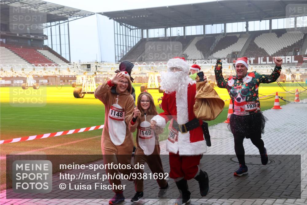 07.12.2025 - St. Pauli X-Mass-Run No. 15 Luisa Fischer http://msf.ph/oto/9381692 07.12.2025 10:11:35 Ziel 1148, 5, 1149, 150, 1935, 57, 979, 983, 1148, 1149, 1150, 1426, 1768, 1929, 1935, 1969, 2530, 3354, 3815, 4499, 4525, 4659, 4661, 4662, 4885 meine-sportfotos.de