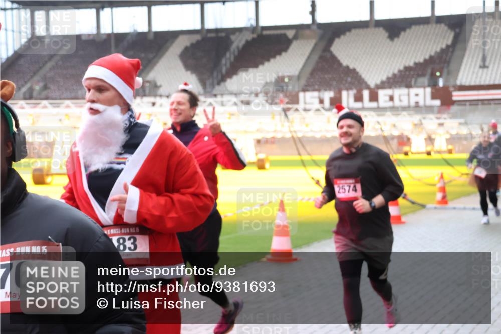 07.12.2025 - St. Pauli X-Mass-Run No. 15 Luisa Fischer http://msf.ph/oto/9381693 07.12.2025 10:46:37 Ziel 5, 762, 83, 2574, 38, 41, 153, 162, 168, 178, 183, 479, 485, 639, 641, 908, 914, 917, 1040, 1041, 1043, 1094, 1715, 1955, 2076, 2079, 2080, 2082, 2089, 2092, 2216, 2218, 2303, 2306, 2324, 2326, 2334, 2423, 2574, 2733, 2734, 2960, 2998, 3835, 3838, 4589, 4616, 4619, 4620, 4762 meine-sportfotos.de