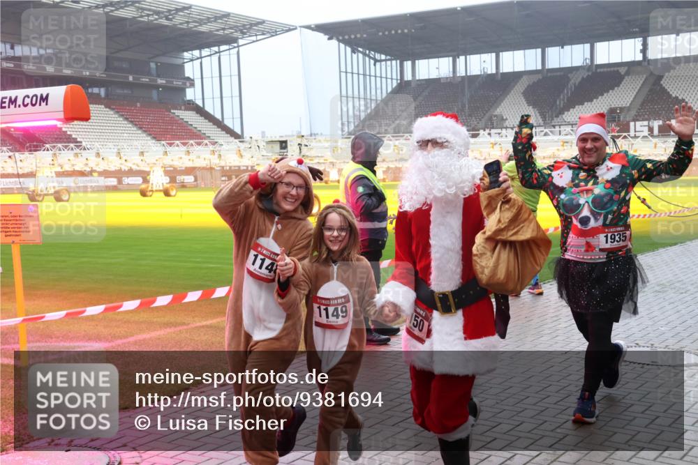 07.12.2025 - St. Pauli X-Mass-Run No. 15 Luisa Fischer http://msf.ph/oto/9381694 07.12.2025 10:11:36 Ziel 0, 114, 1149, 150, 1935, 57, 979, 983, 1148, 1149, 1150, 1426, 1768, 1929, 1935, 1969, 2530, 3354, 3815, 4499, 4525, 4659, 4661, 4662, 4885 meine-sportfotos.de