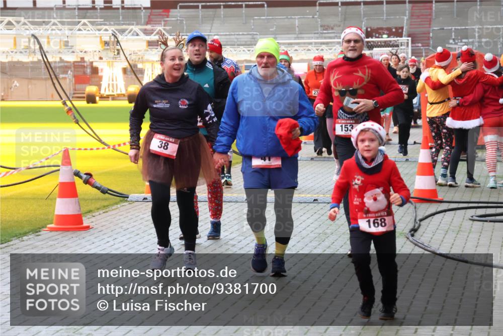 07.12.2025 - St. Pauli X-Mass-Run No. 15 Luisa Fischer http://msf.ph/oto/9381700 07.12.2025 10:46:39 Ziel 38, 23, 153, 168, 60, 38, 41, 153, 162, 168, 178, 183, 221, 479, 485, 639, 641, 908, 914, 917, 921, 1040, 1041, 1043, 1094, 1242, 1715, 1955, 2076, 2079, 2080, 2082, 2089, 2092, 2216, 2218, 2303, 2306, 2334, 2423, 2574, 2733, 2734, 2960, 2965, 2998, 3001, 4589, 4616, 4619, 4620, 4762 meine-sportfotos.de