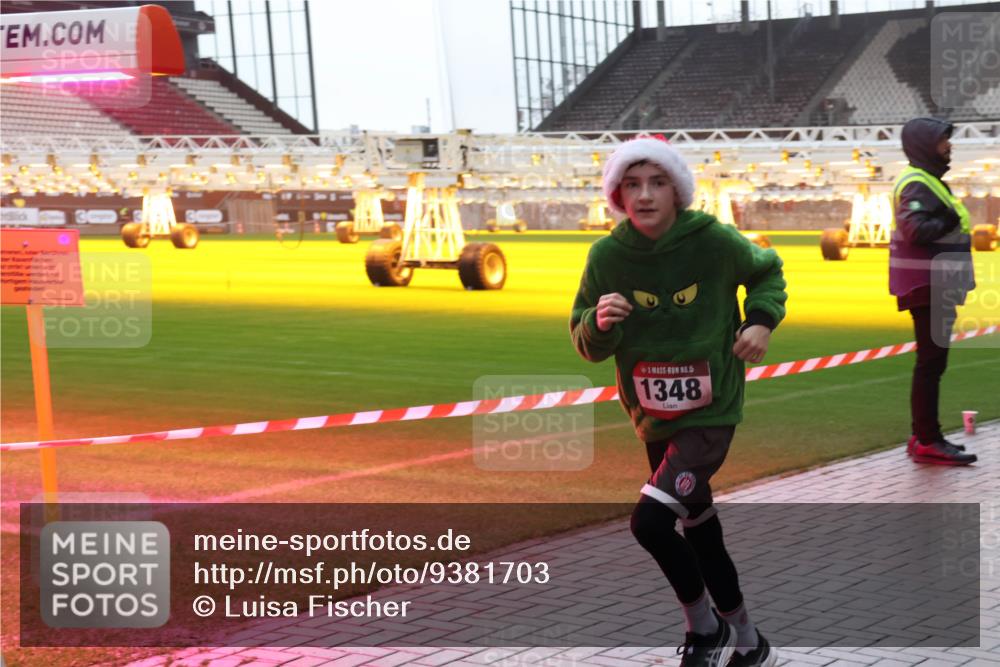 07.12.2025 - St. Pauli X-Mass-Run No. 15 Luisa Fischer http://msf.ph/oto/9381703 07.12.2025 11:18:33 Ziel 5, 1348, 1325, 1348, 2045, 2915, 3201, 3221, 3304, 3327, 4627 meine-sportfotos.de