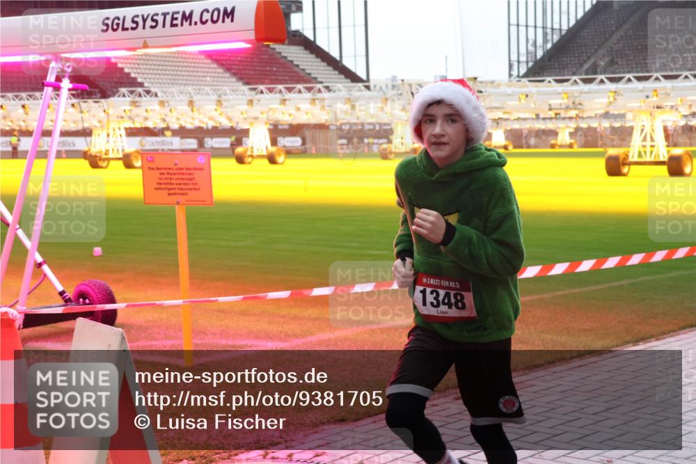 07.12.2025 - St. Pauli X-Mass-Run No. 15 Luisa Fischer http://msf.ph/oto/9381705 07.12.2025 11:18:33 Ziel 15, 1348, 1325, 1348, 2045, 2915, 3201, 3221, 3304, 3327, 4627 meine-sportfotos.de