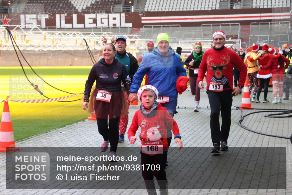 07.12.2025 - St. Pauli X-Mass-Run No. 15 Luisa Fischer http://msf.ph/oto/9381709 07.12.2025 10:46:40 Ziel 2024, 91, 38, 15, 168, 153, 38, 41, 153, 162, 168, 178, 183, 221, 479, 485, 639, 641, 908, 914, 917, 921, 1040, 1041, 1043, 1094, 1242, 1715, 1955, 2076, 2079, 2080, 2082, 2089, 2092, 2216, 2303, 2306, 2334, 2423, 2574, 2733, 2734, 2960, 2965, 2998, 3001, 4589, 4616, 4619, 4620 meine-sportfotos.de