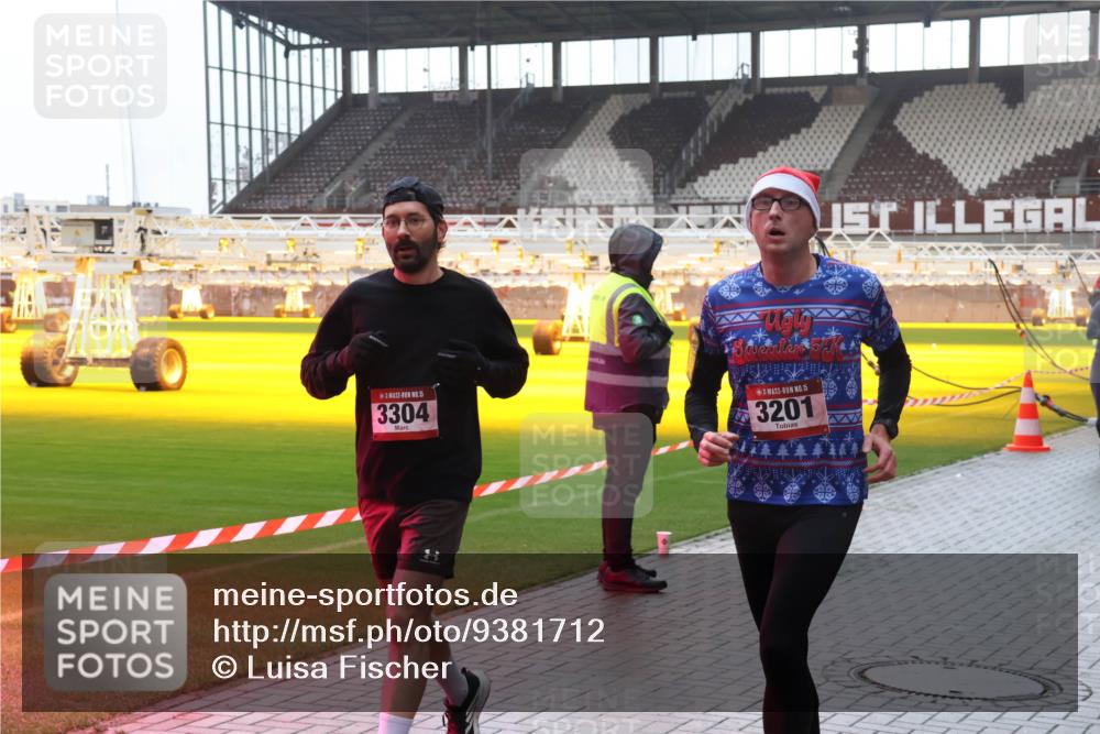 07.12.2025 - St. Pauli X-Mass-Run No. 15 Luisa Fischer http://msf.ph/oto/9381712 07.12.2025 11:18:38 Ziel 15, 3304, 5, 15, 3201, 1325, 1348, 2045, 2915, 3201, 3221, 3304, 3327, 3634, 3636, 4627 meine-sportfotos.de