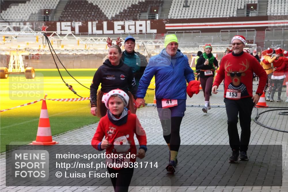 07.12.2025 - St. Pauli X-Mass-Run No. 15 Luisa Fischer http://msf.ph/oto/9381714 07.12.2025 10:46:41 Ziel 15, 168, 41, 914, 153, 38, 41, 153, 162, 168, 178, 183, 221, 479, 485, 639, 641, 908, 914, 917, 921, 1040, 1041, 1043, 1094, 1242, 1715, 1955, 2076, 2079, 2080, 2082, 2089, 2092, 2216, 2303, 2306, 2334, 2423, 2574, 2733, 2734, 2960, 2965, 2998, 3001, 4589, 4616, 4619, 4620 meine-sportfotos.de
