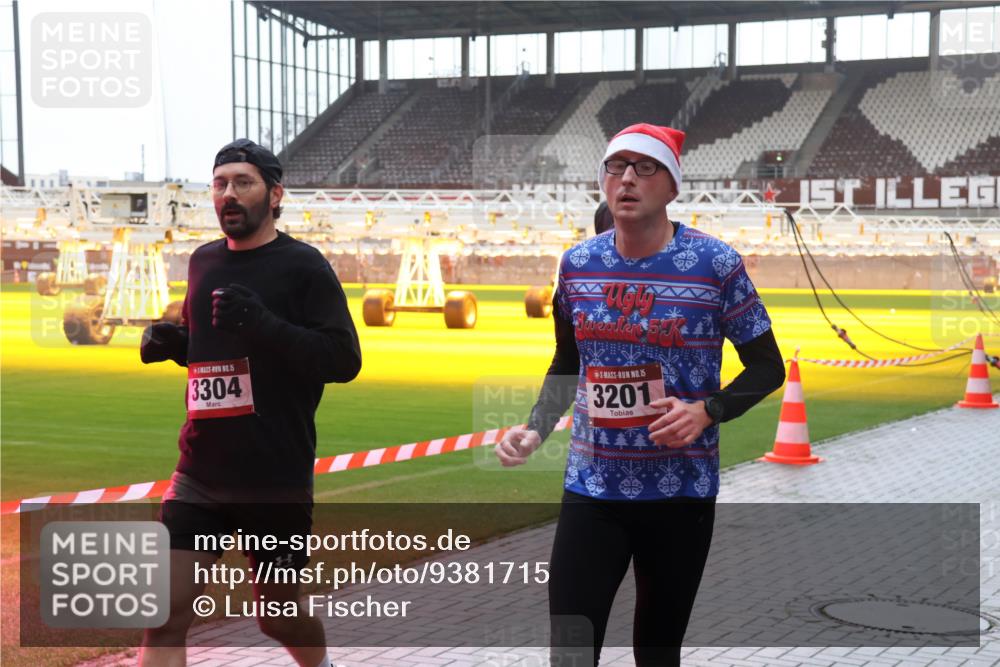 07.12.2025 - St. Pauli X-Mass-Run No. 15 Luisa Fischer http://msf.ph/oto/9381715 07.12.2025 11:18:39 Ziel 15, 3304, 51, 15, 3201, 1325, 1348, 2045, 2915, 3138, 3158, 3201, 3221, 3304, 3327, 3634, 3636, 4627 meine-sportfotos.de